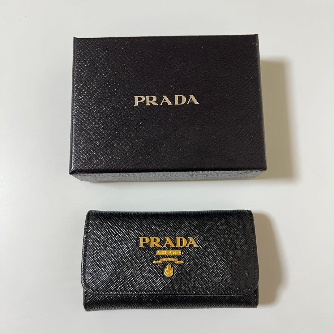 田村さんPRADA ブラック レザー キーケース