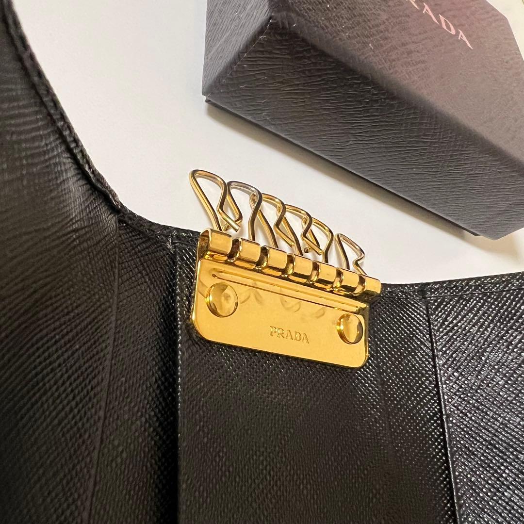 田村さんPRADA ブラック レザー キーケース
