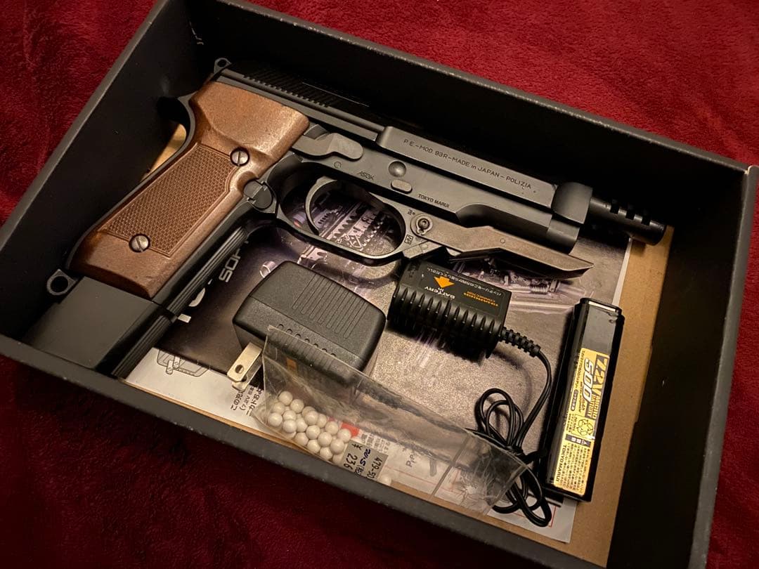 ベレッタ M93R 東京マルイ 電動 連射 ホップアップ バッテリー 充電器付き