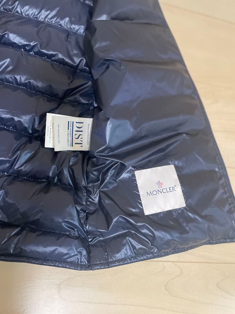 モンクレール ネイビー ダウンベスト