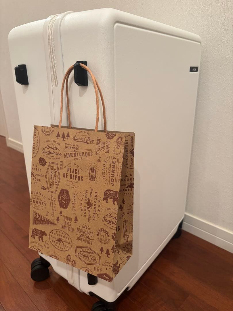 [美品]ACEスーツケース ベベル Mサイズ 63L ミルク（アイボリー）