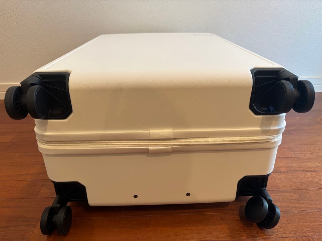[美品]ACEスーツケース ベベル Mサイズ 63L ミルク（アイボリー）