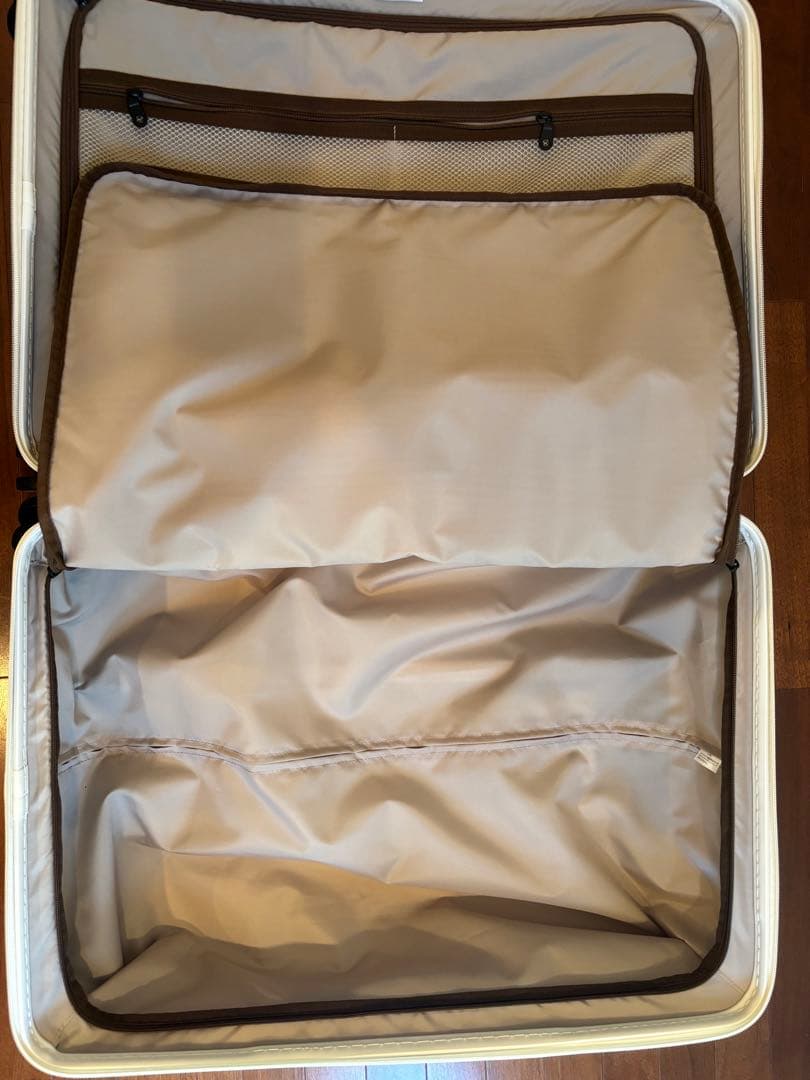 [美品]ACEスーツケース ベベル Mサイズ 63L ミルク（アイボリー）