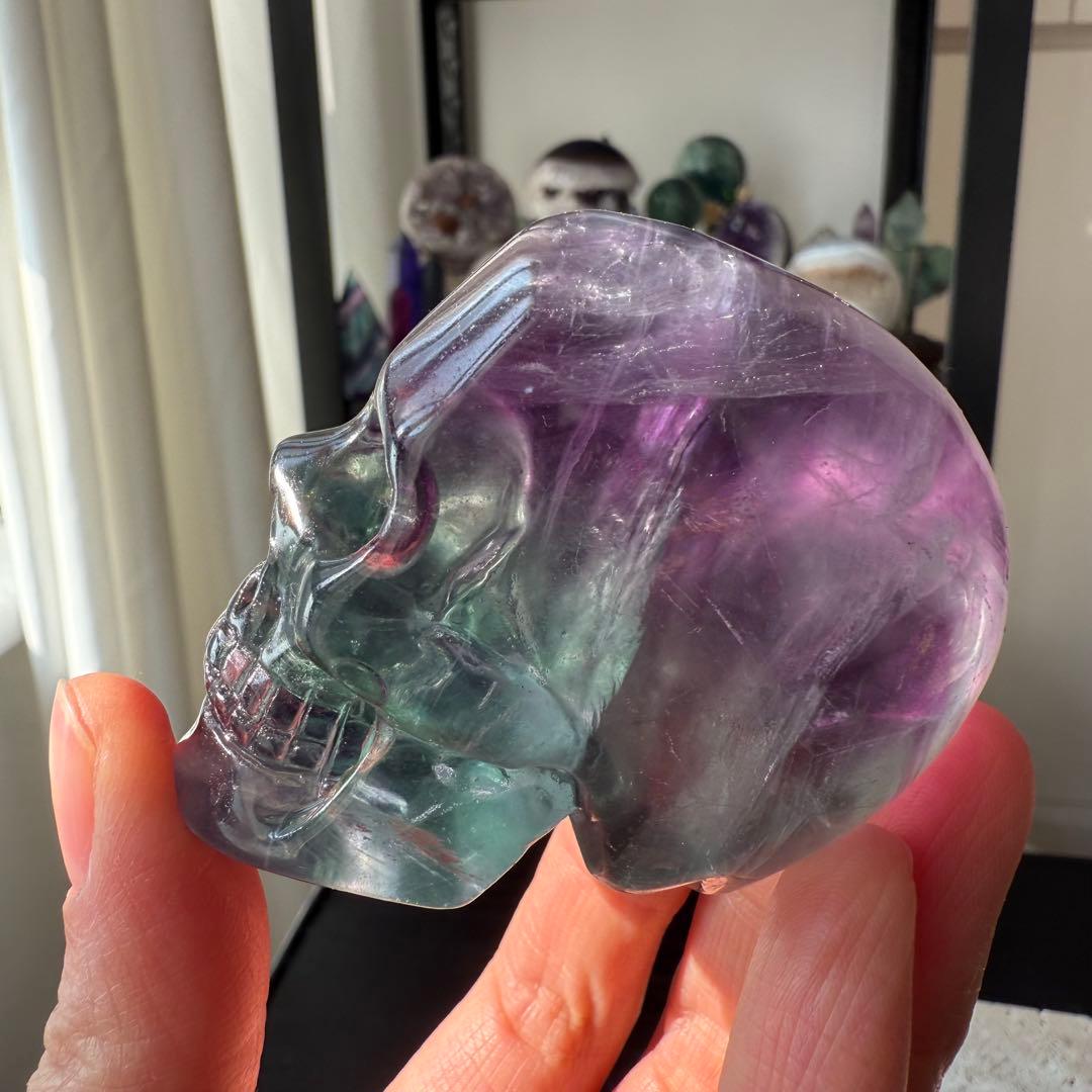 天然石フローライトのスカル　置物　彫物NO.010710