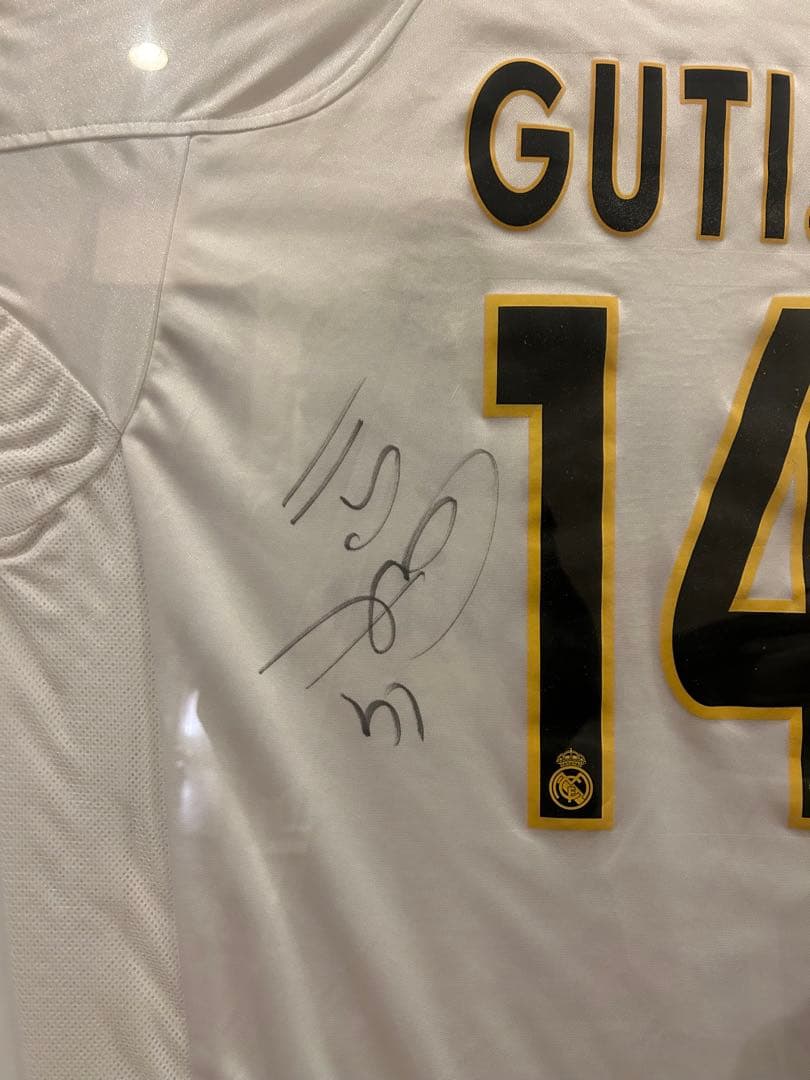 (サイン入り・着用ユニフォーム)レアル・マドリード GUTIサイン入りジャージ