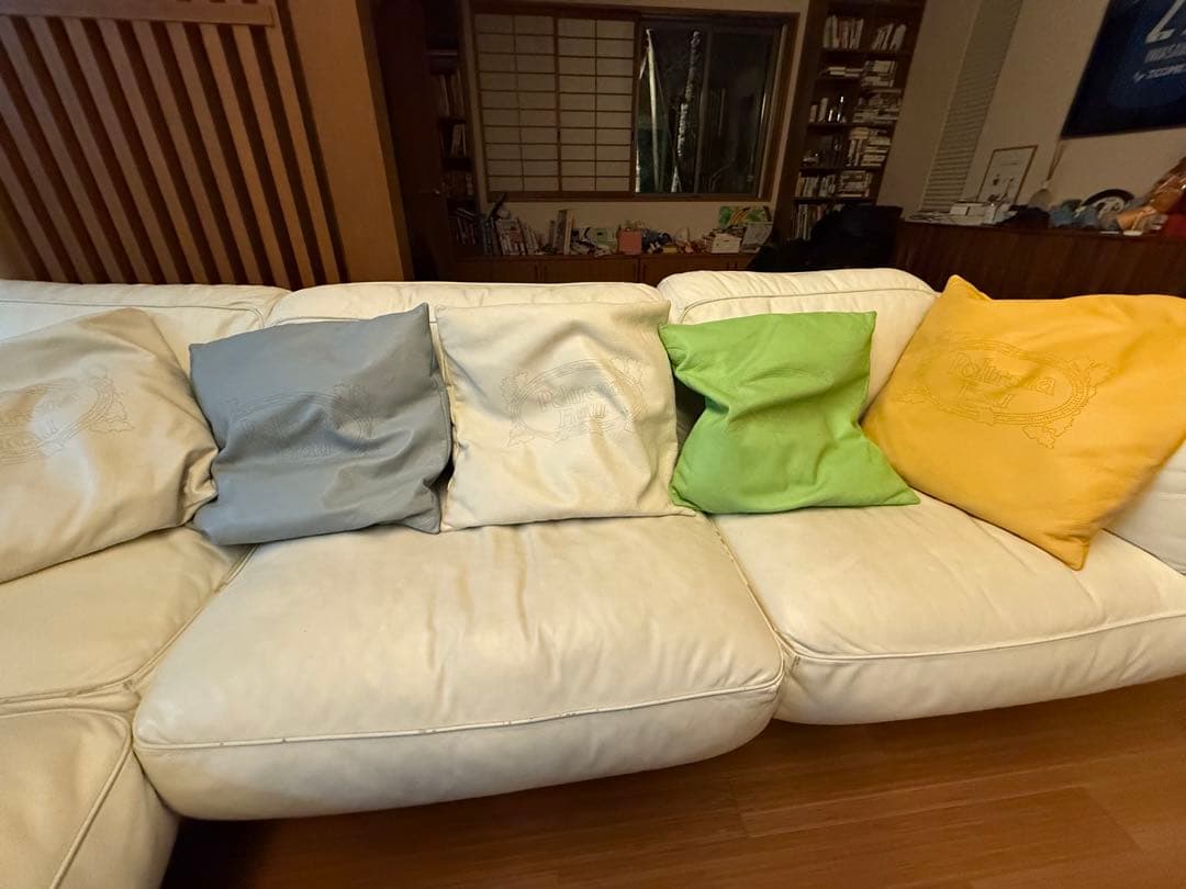 ポルトローナフラウ　クッション5個付き