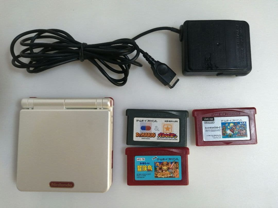 ゲームボーイアドバンスSP ファミコンカラー モデル　AGS-001