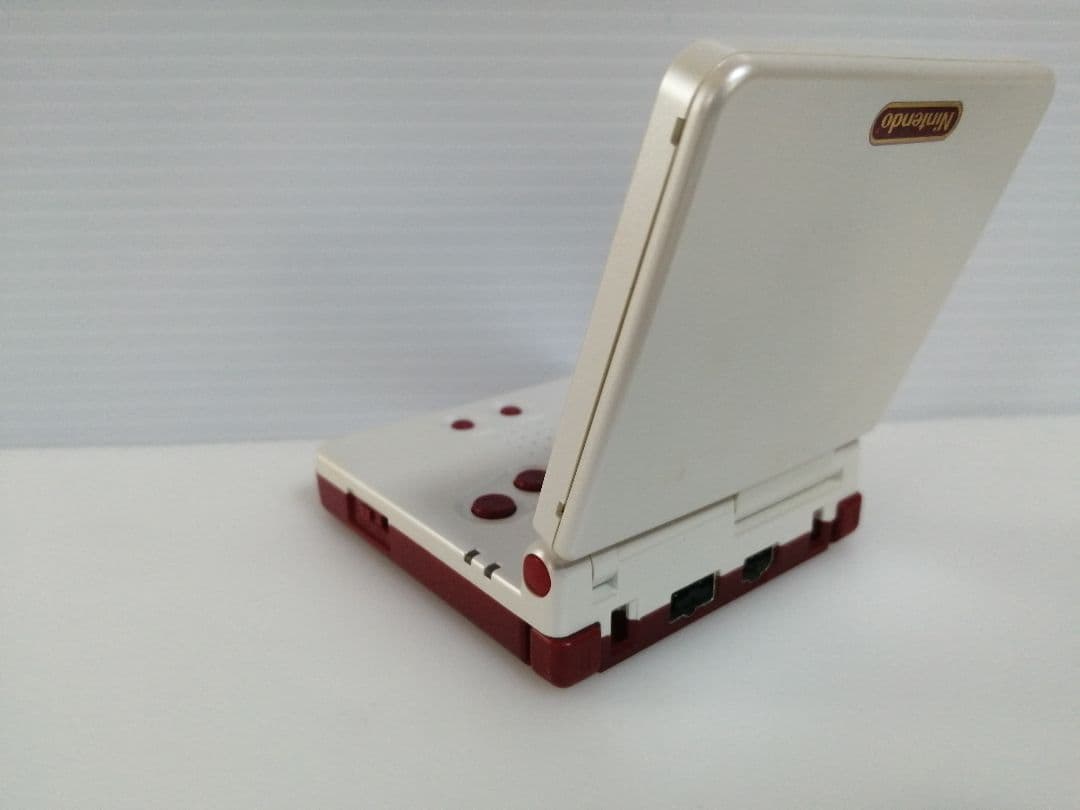 ゲームボーイアドバンスSP ファミコンカラー モデル　AGS-001