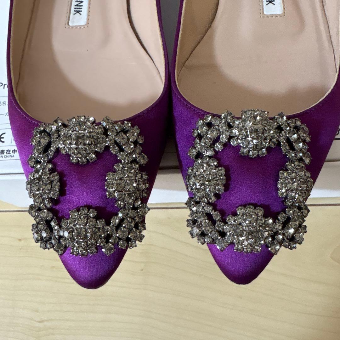 美品　MANOLO BLAHNK マノロブラニク ハンギシ　サテンパンプス　35