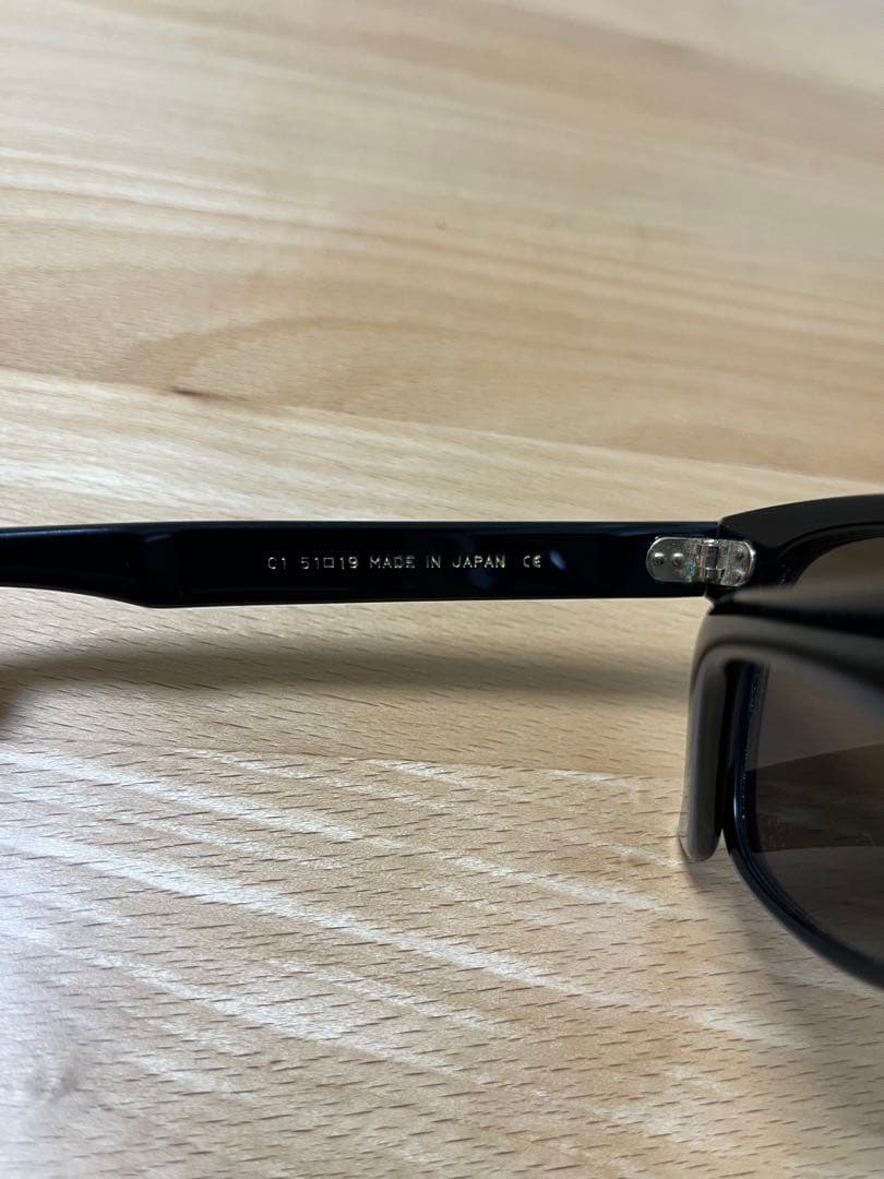 YELLOW PLUS ブラックサングラス