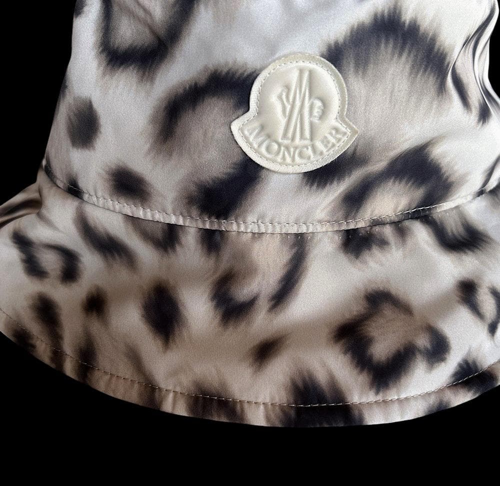 美品 MONCLERモンクレール正規品 アニマルプリント ロゴ入りバケットハット