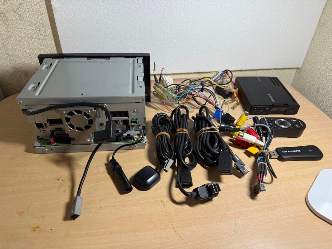 カーナビ AVIC-ZH0099w