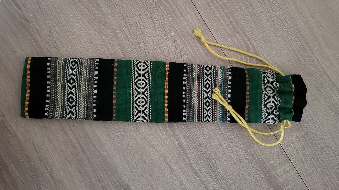 黒のプラスチック製扇子 収納袋付き