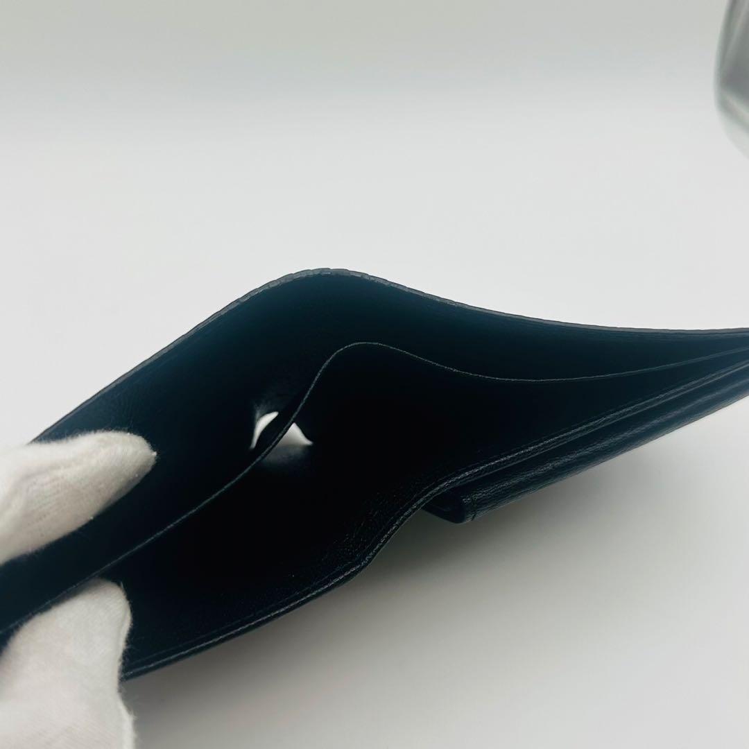 Camille Fournet カミーユフォルネ 黒レザー 二つ折り財布 型押し