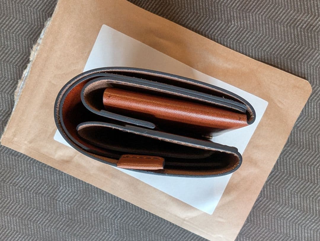 限定値下　美品　REVEL　コンパクトウォレットミニ財布　イナフ　本皮　 日本製