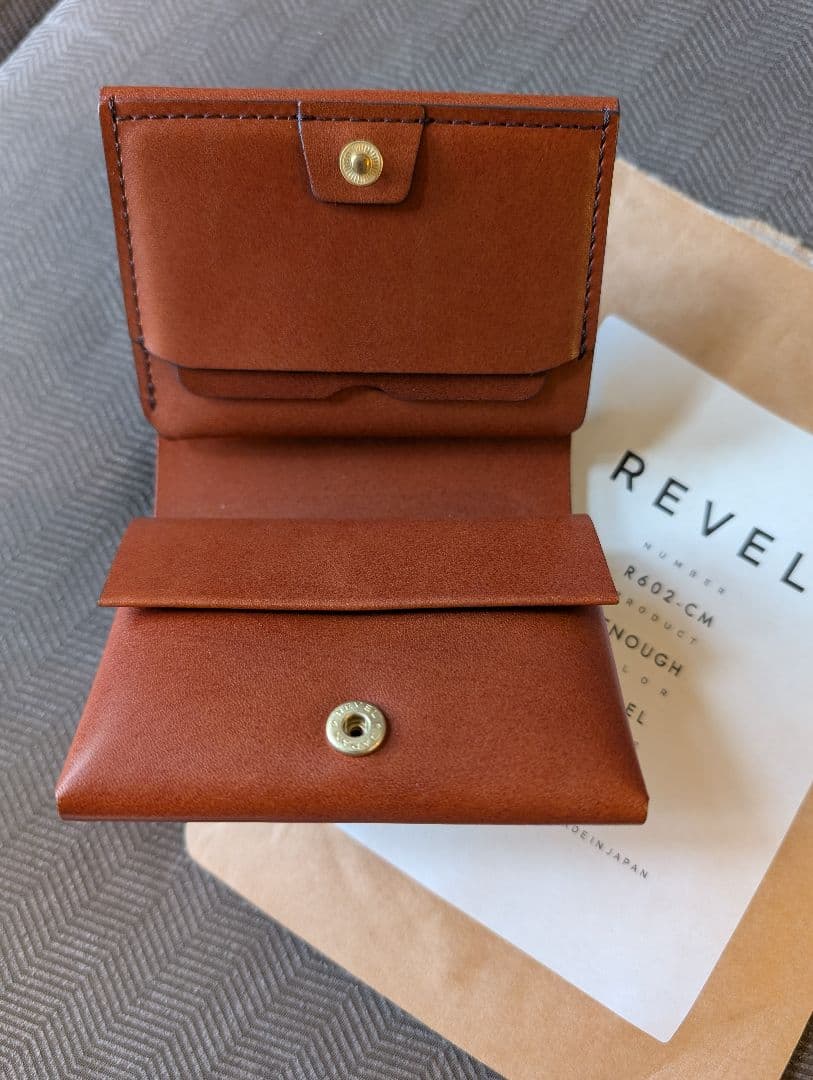限定値下　美品　REVEL　コンパクトウォレットミニ財布　イナフ　本皮　 日本製