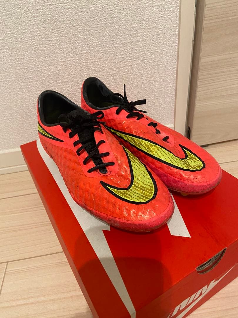 サッカースパイクハイパーヴェノムファントムHG