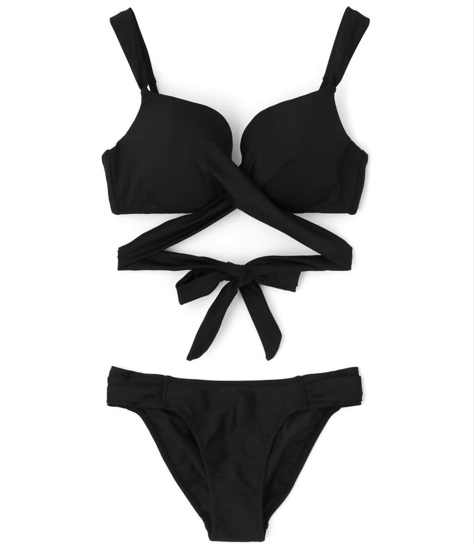 ワコール共同開発　ノンワイヤーなのにぷっくり美胸を作る　クロスビキニ