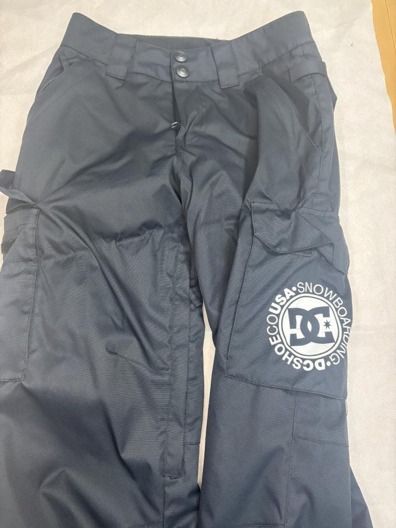 Dc蛍光色のスノーボード・スキーウエア上下セット・サイズ135～140cm