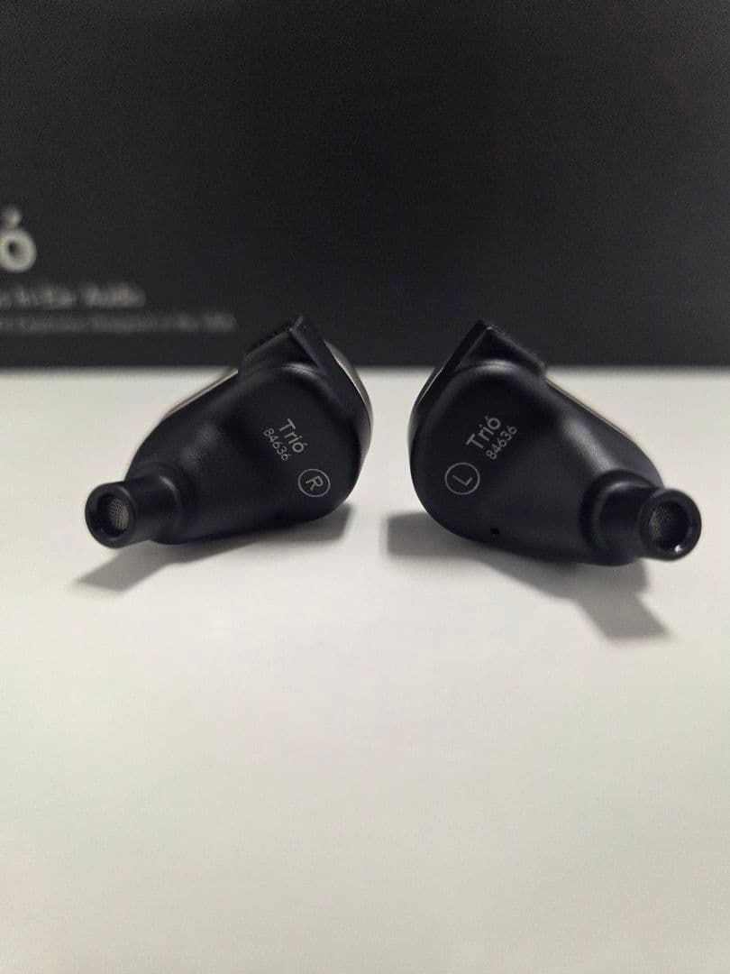 イヤホン 64audio trio