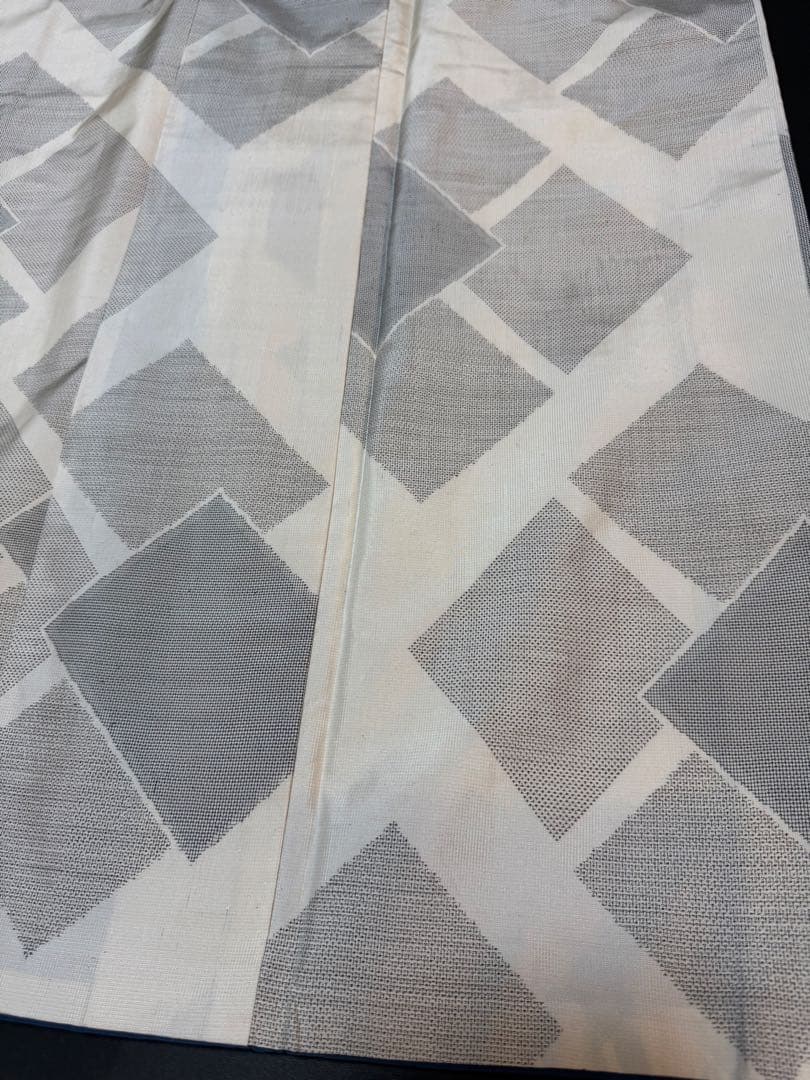 【銘品美品】「くぼた織物」本場白大島紬 白薩摩泥染「極上140亀甲 重ね色紙文様