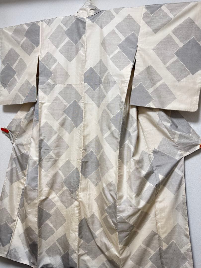 【銘品美品】「くぼた織物」本場白大島紬 白薩摩泥染「極上140亀甲 重ね色紙文様