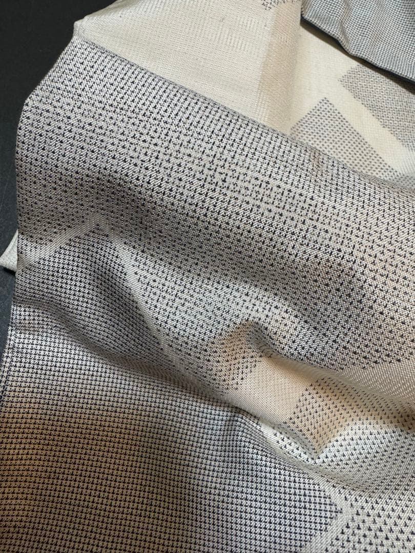 【銘品美品】「くぼた織物」本場白大島紬 白薩摩泥染「極上140亀甲 重ね色紙文様