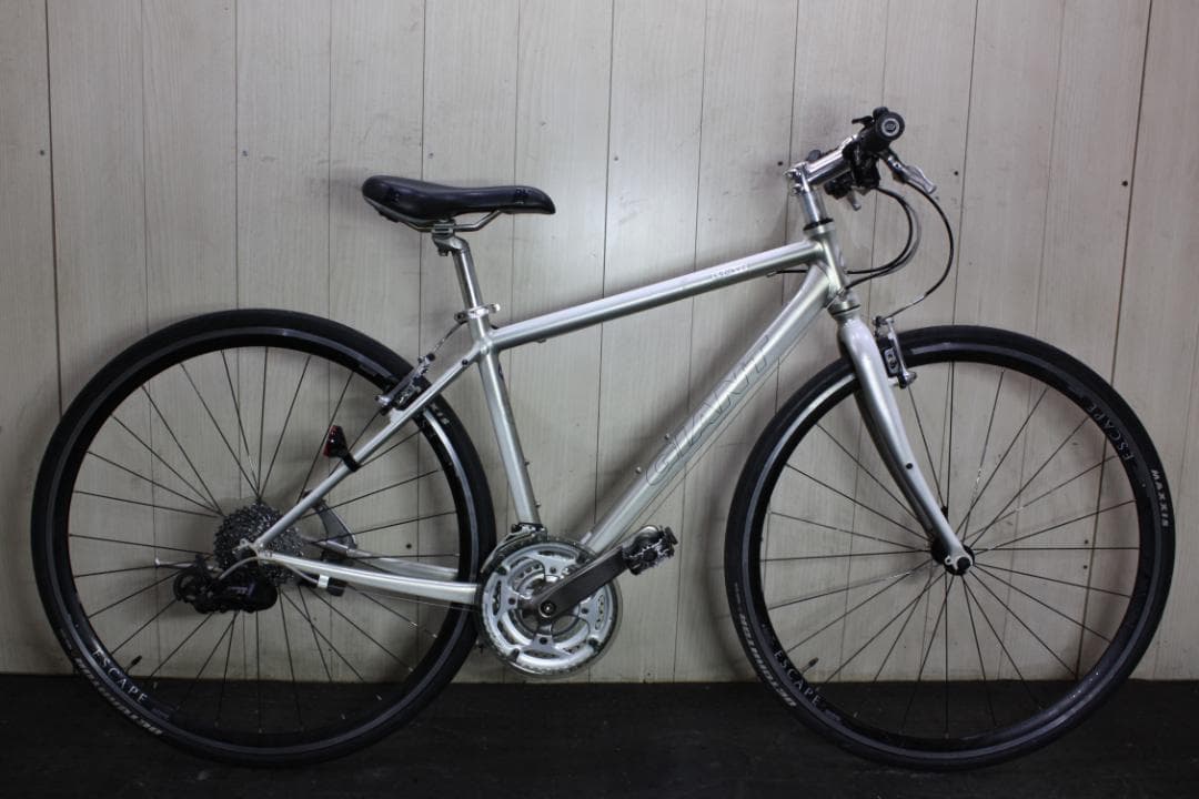 GIANT ESCAPE R3 700C 24速 430mm SILVERクロス