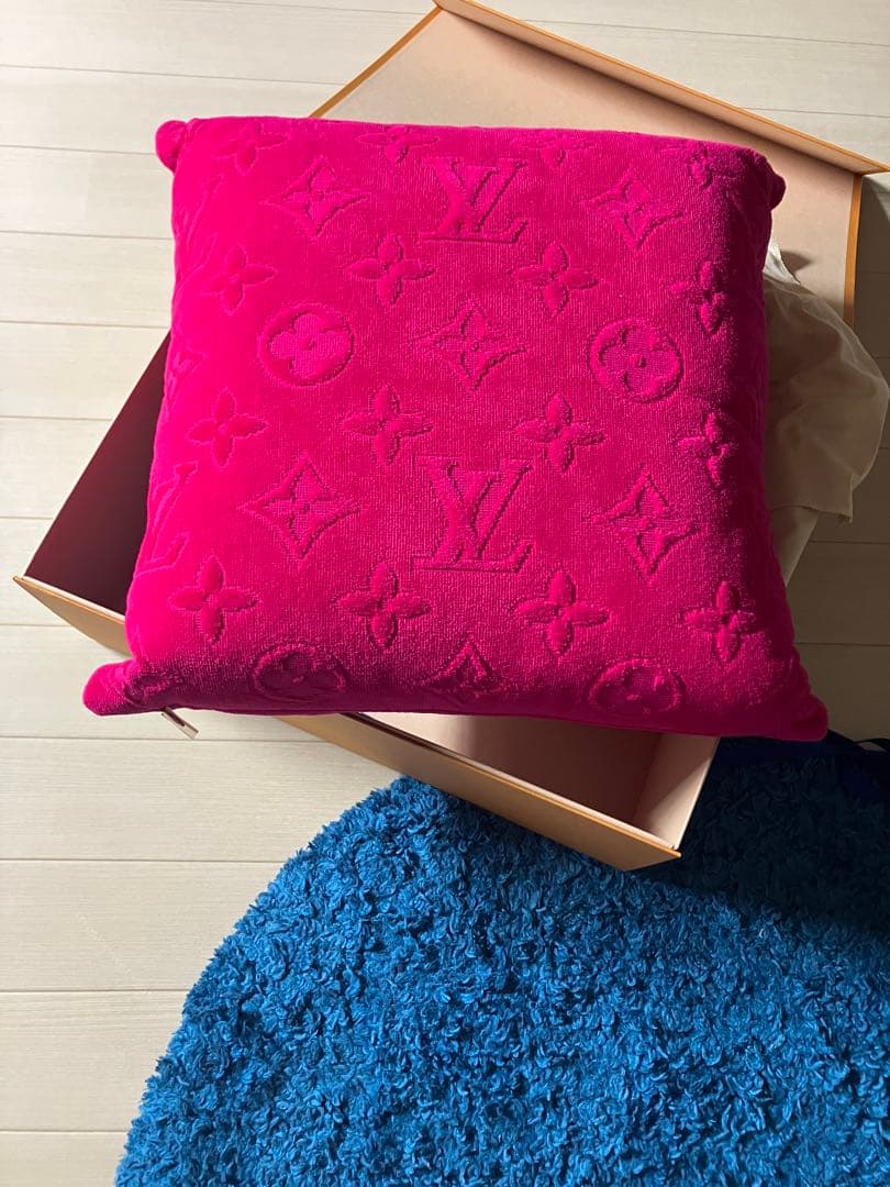 LOUIS VUITTON モノグラムクッション ピンク