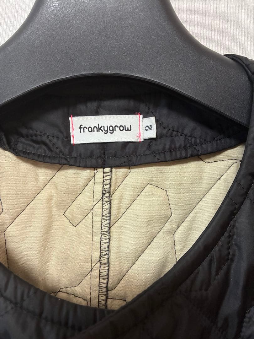 ジャケット・アウター RABBIT QUILT VARIOUS FRILL COAT / F2