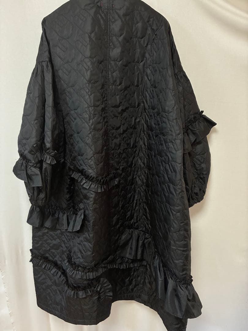 ジャケット・アウター RABBIT QUILT VARIOUS FRILL COAT / F2