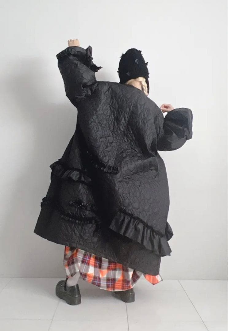 ジャケット・アウター RABBIT QUILT VARIOUS FRILL COAT / F2