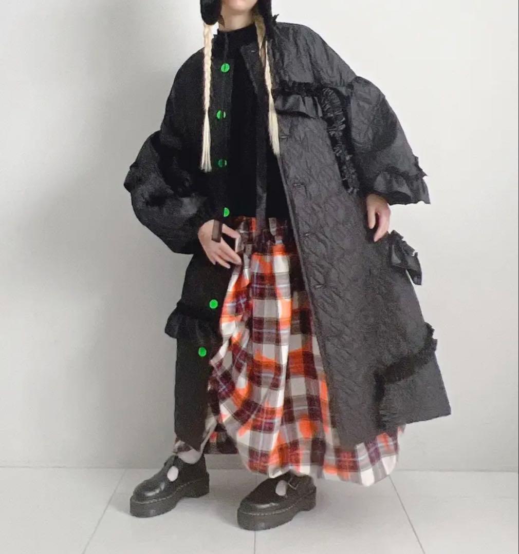 ジャケット・アウター RABBIT QUILT VARIOUS FRILL COAT / F2