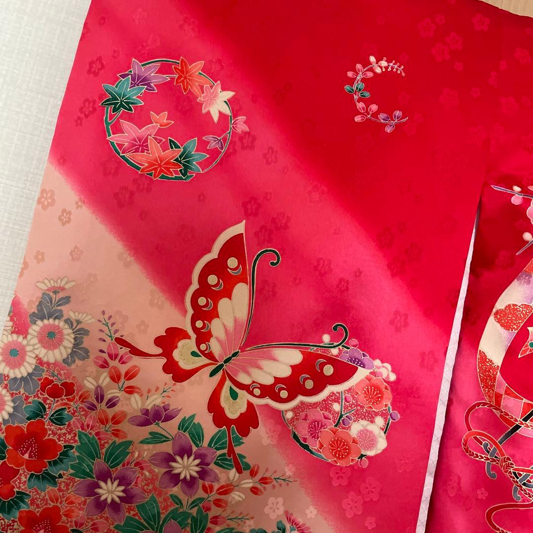 はっちゃん　豪華　お宮参り 着物 女の子 正絹 赤地色濃淡ピンク花車 蝶