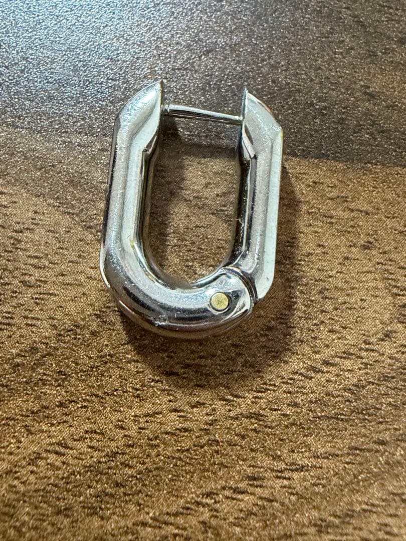 LOUIS VUITTON ピアス