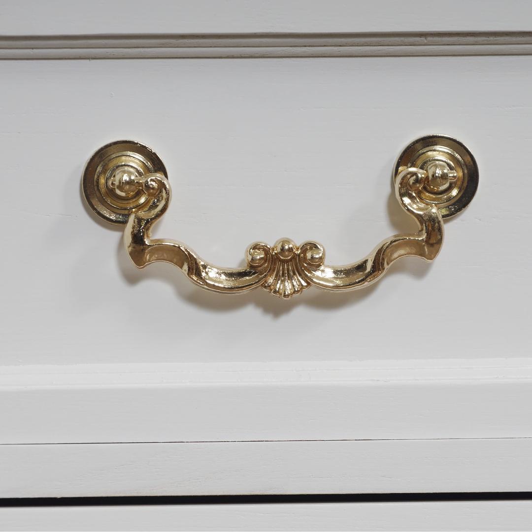 【新品・未使用】　キャビネット　アンティーク金取っ手　 収納　チェスト