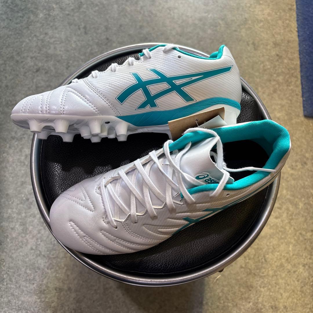 アシックスジュニアサッカースパイク新品23.5㎝