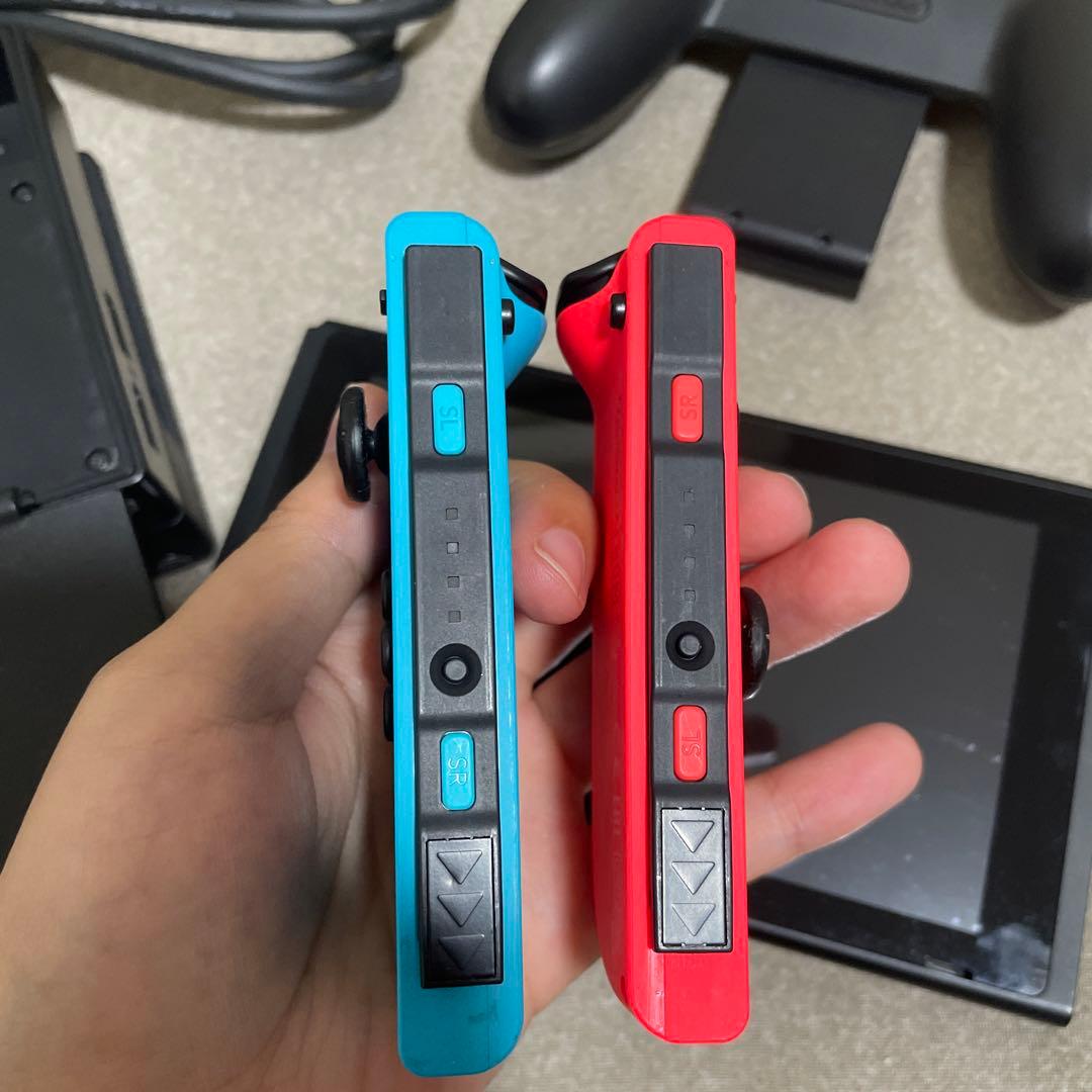 Nintendo Switch本体、ドック、ケーブル、ジョイコン