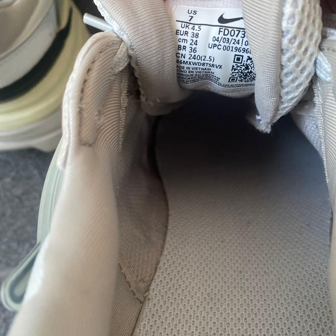 NIKE スニーカー シルバー NIKE V2K RUN 24cm