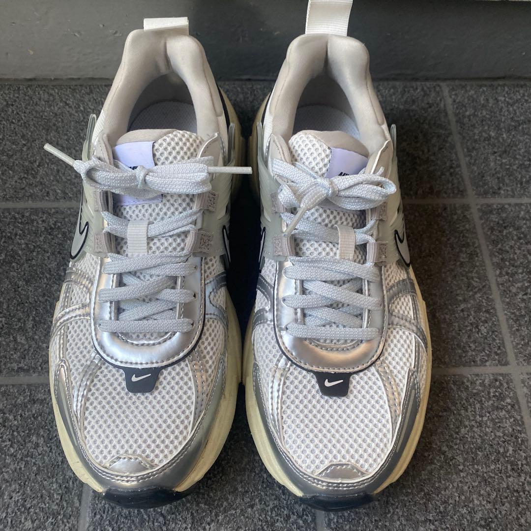 NIKE スニーカー シルバー NIKE V2K RUN 24cm