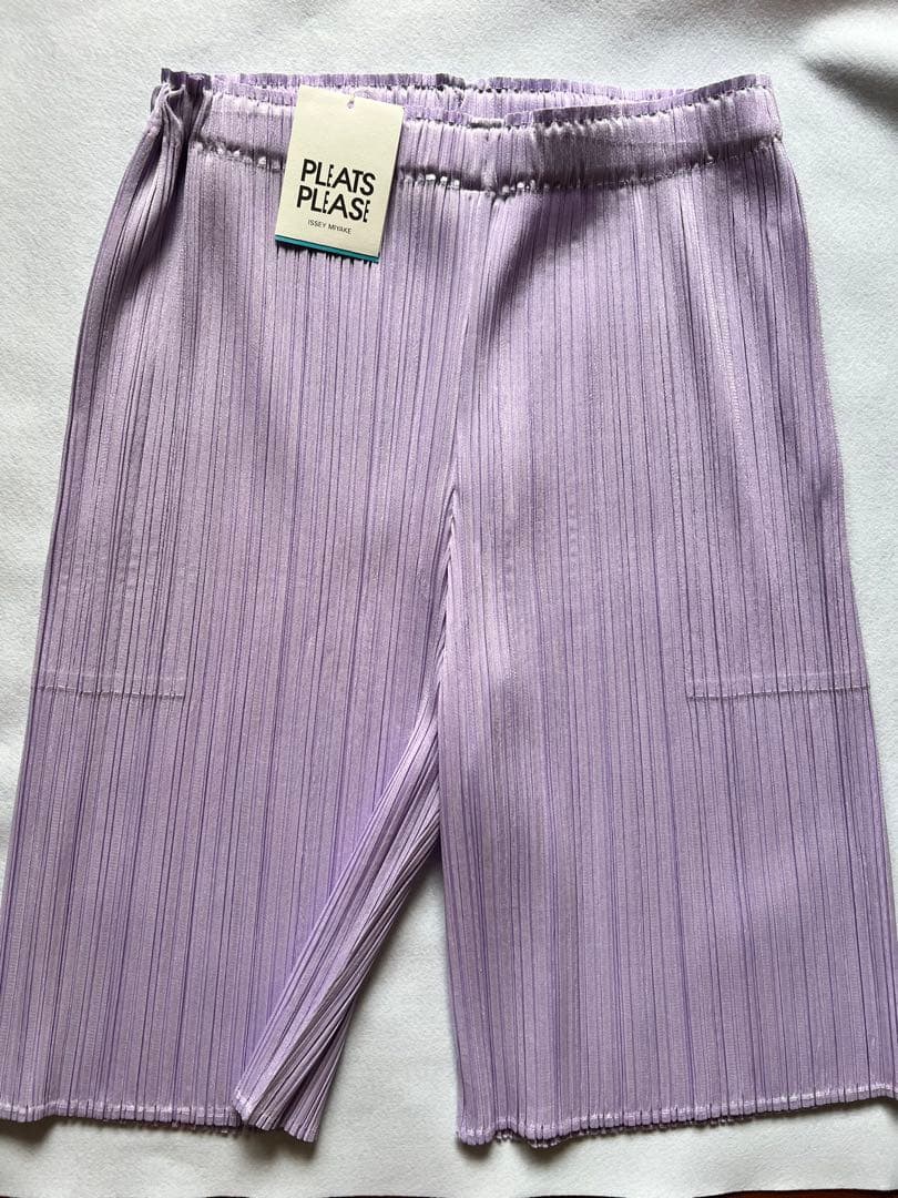 プリーツプリーズ　ハーフパンツ　新品タグ付き　紫　パープル　パンツ