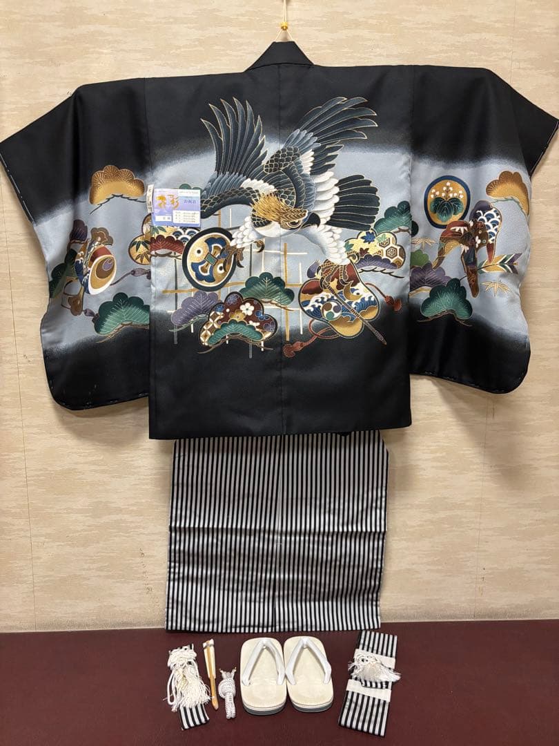 SALE　七五三　5歳男の子袴セット　黒系　キラキラ家紋　鷹　打ち出の小槌　新品