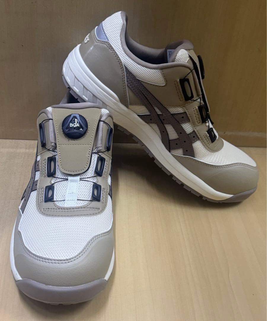 72 asics アシックス　CP209 105 安全靴　クリーム×トープグレー