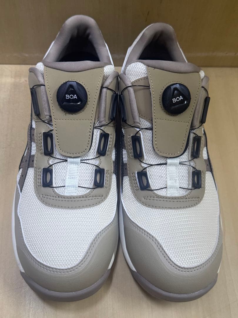 72 asics アシックス　CP209 105 安全靴　クリーム×トープグレー