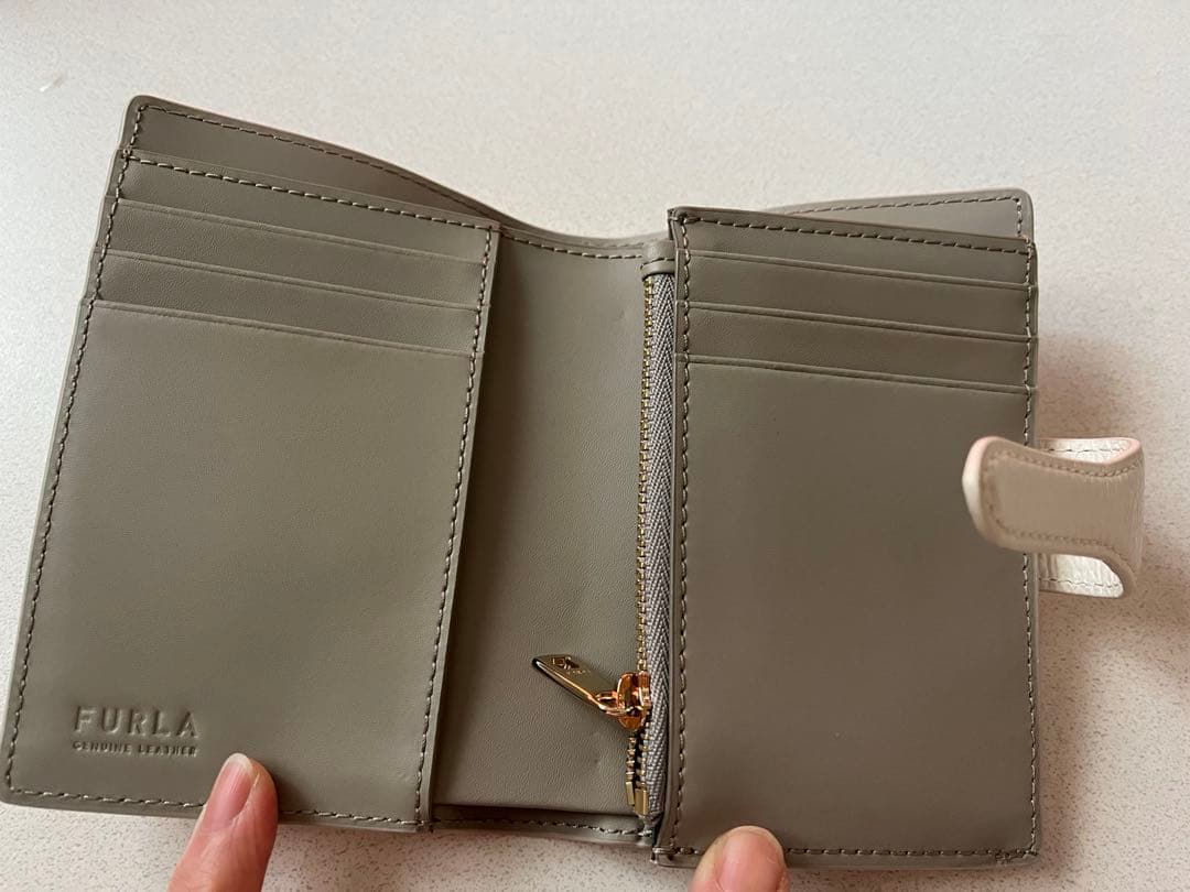 未使用級　FURLA　フルラ　二つ折り財布　レザー　バイカラー　アーチロゴ