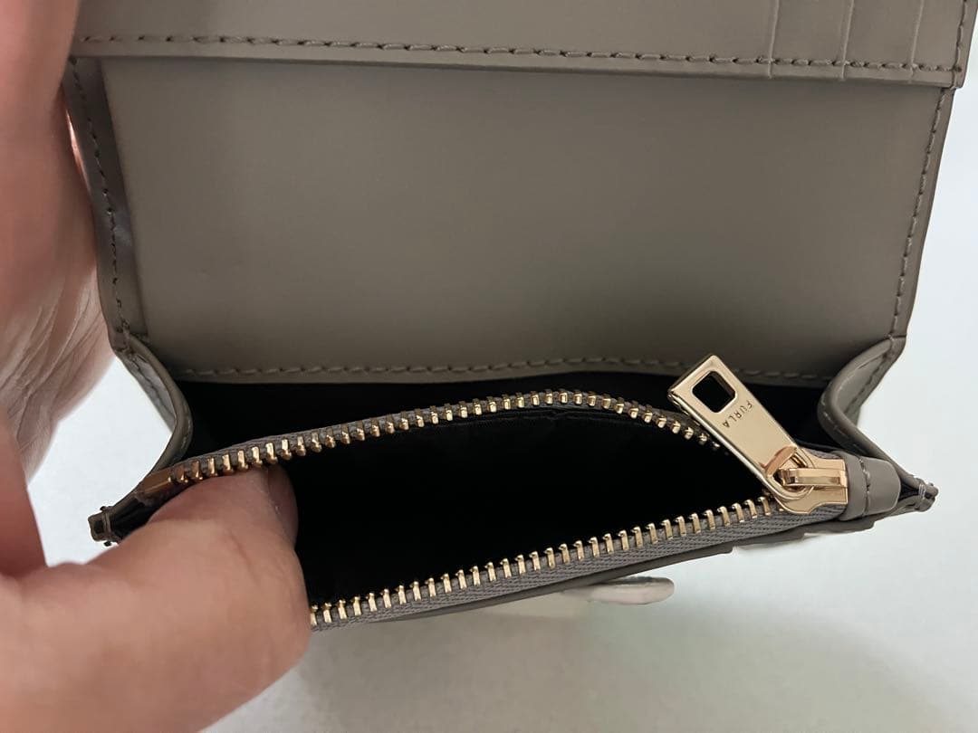 未使用級　FURLA　フルラ　二つ折り財布　レザー　バイカラー　アーチロゴ