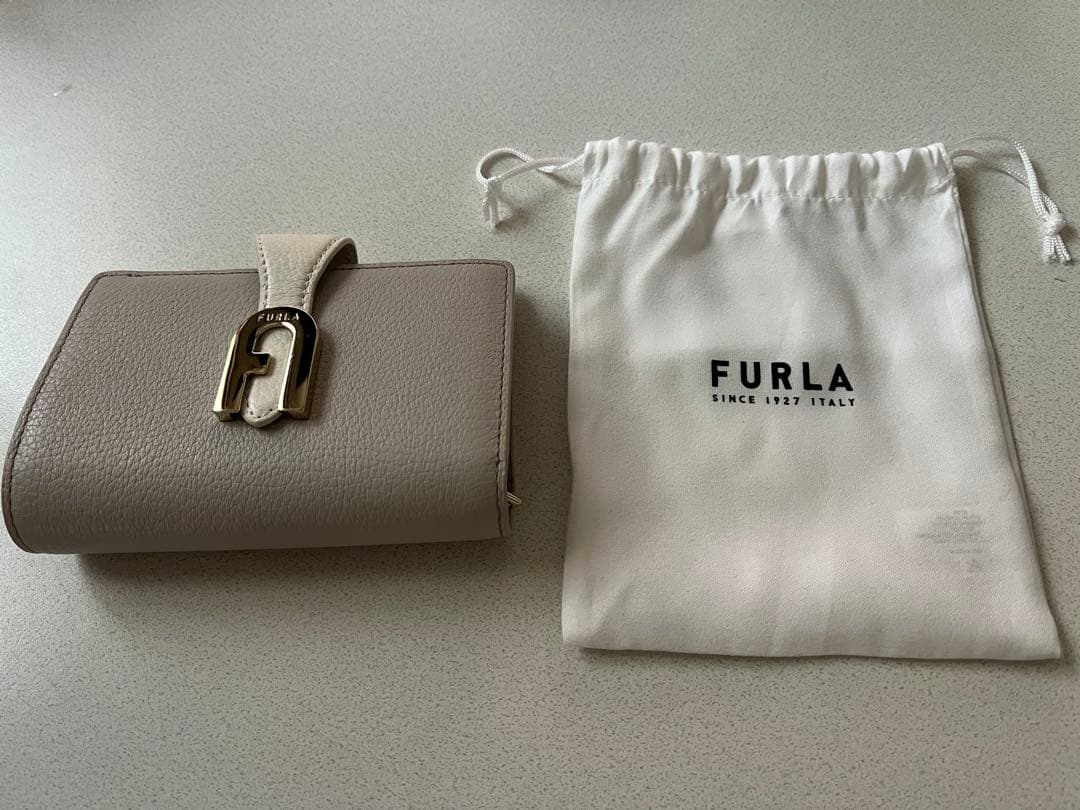 未使用級　FURLA　フルラ　二つ折り財布　レザー　バイカラー　アーチロゴ