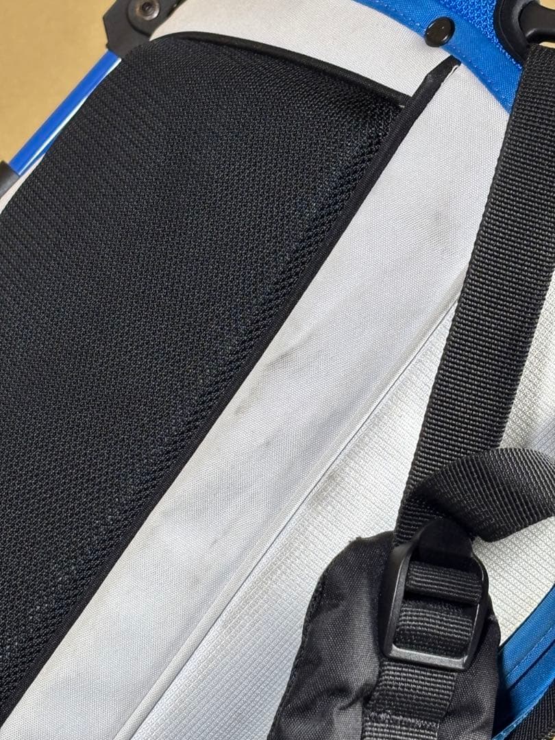 中古品　テーラーメイド　スタンド式　キャディバッグ　ブルー/ホワイト/ブラック