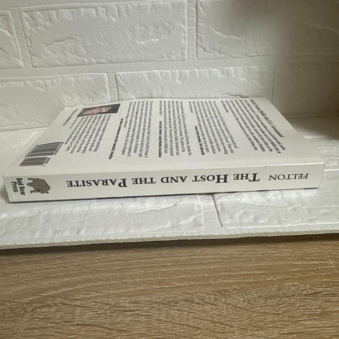 洋書 The Host & The Parasite by Greg Felton