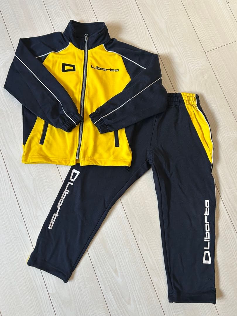 美品　リベルタ　サッカースクール　ジャージ上下 115cm